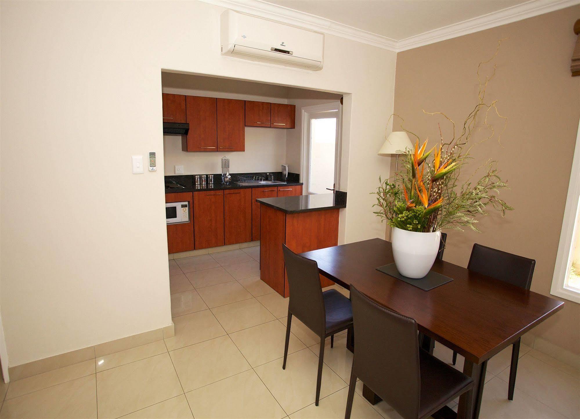 The Capital Villa Sandton Extérieur photo